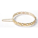 9CT GOLD BANGLE BRACELET WITH PIERCED DECORATION