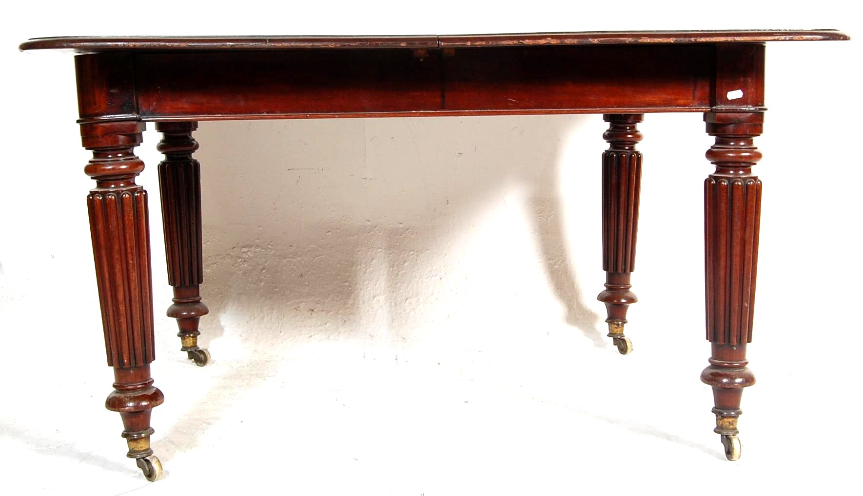 19TH CENTURY VICTORIAN SOLID MAHOGANY DINING TABLE - Image 2 of 4