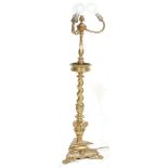 ANTIQUE 20TH CENTURY BRASS FLOOR STANDING LAMP WITH CHERUBS DECORATION