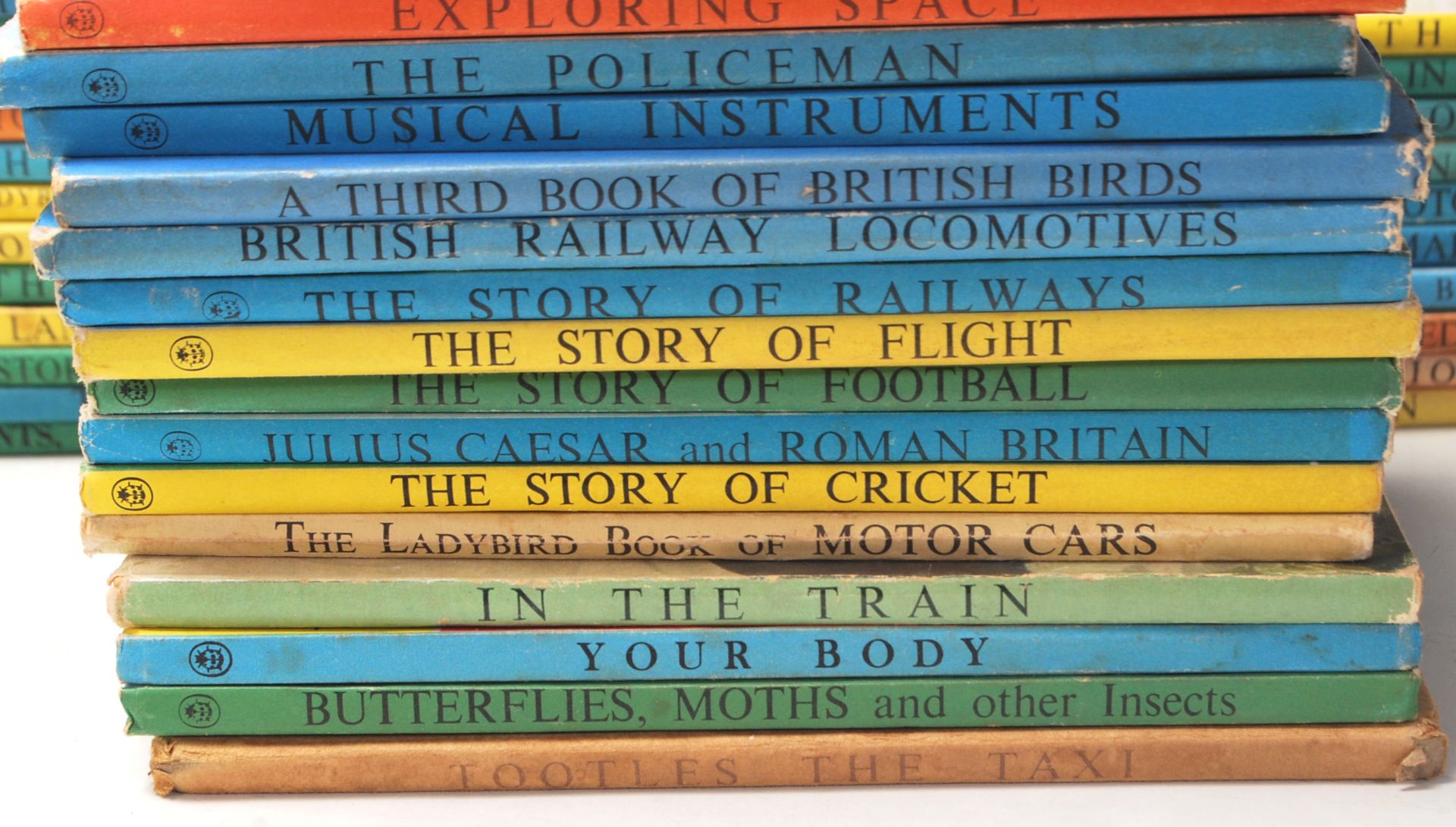 LARGE COLLECTION OF OBSERVER HARDBACK REFERENCE BOOKS - Image 2 of 11