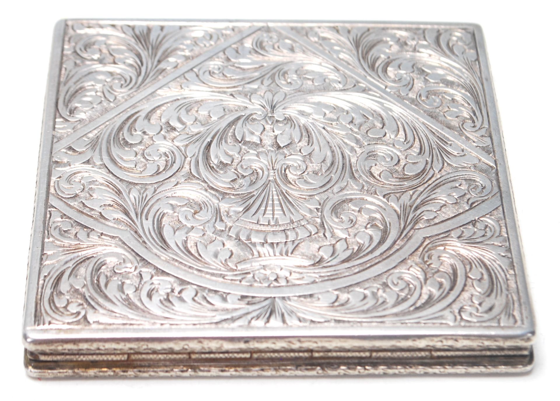 VINTAGE CONTINENTAL 800 SILVER BOX WITH HAND CARVED FOLIATE DECORATION - Bild 3 aus 5