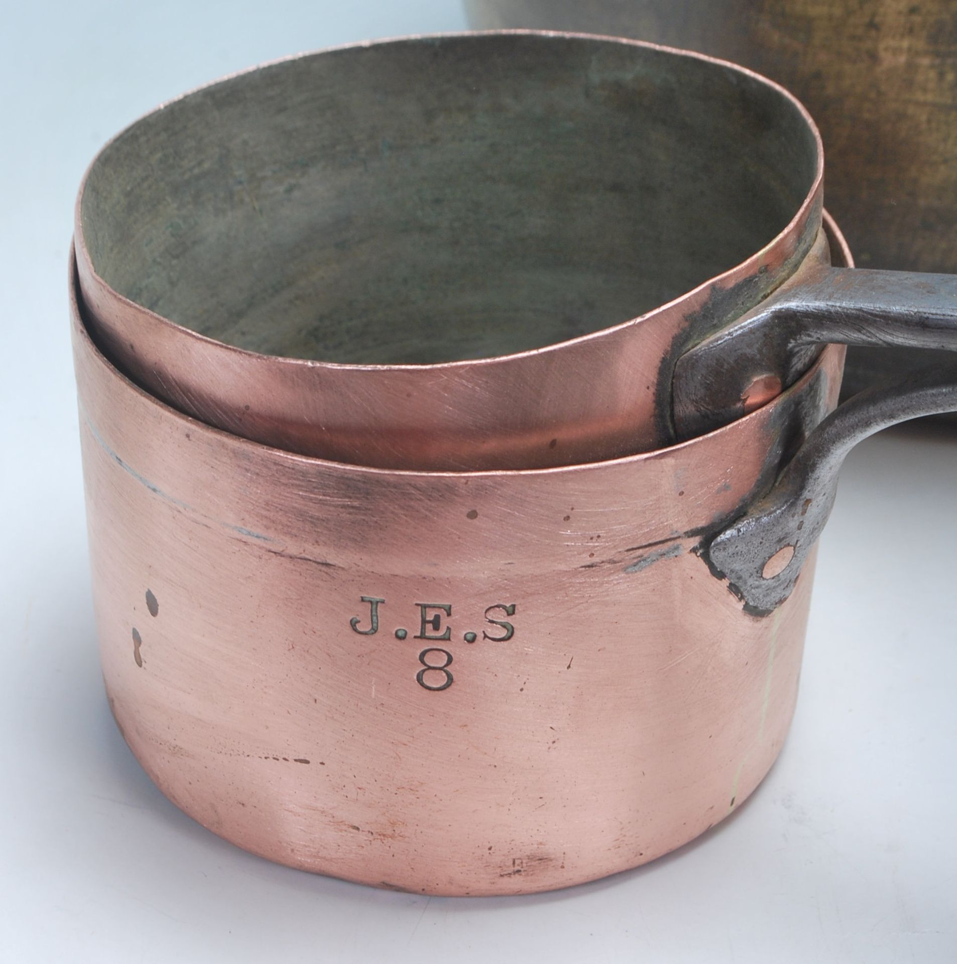 19TH CENTURY VICTORIAN COPPER KITCHEN PANS AND OTHERS - Bild 4 aus 8