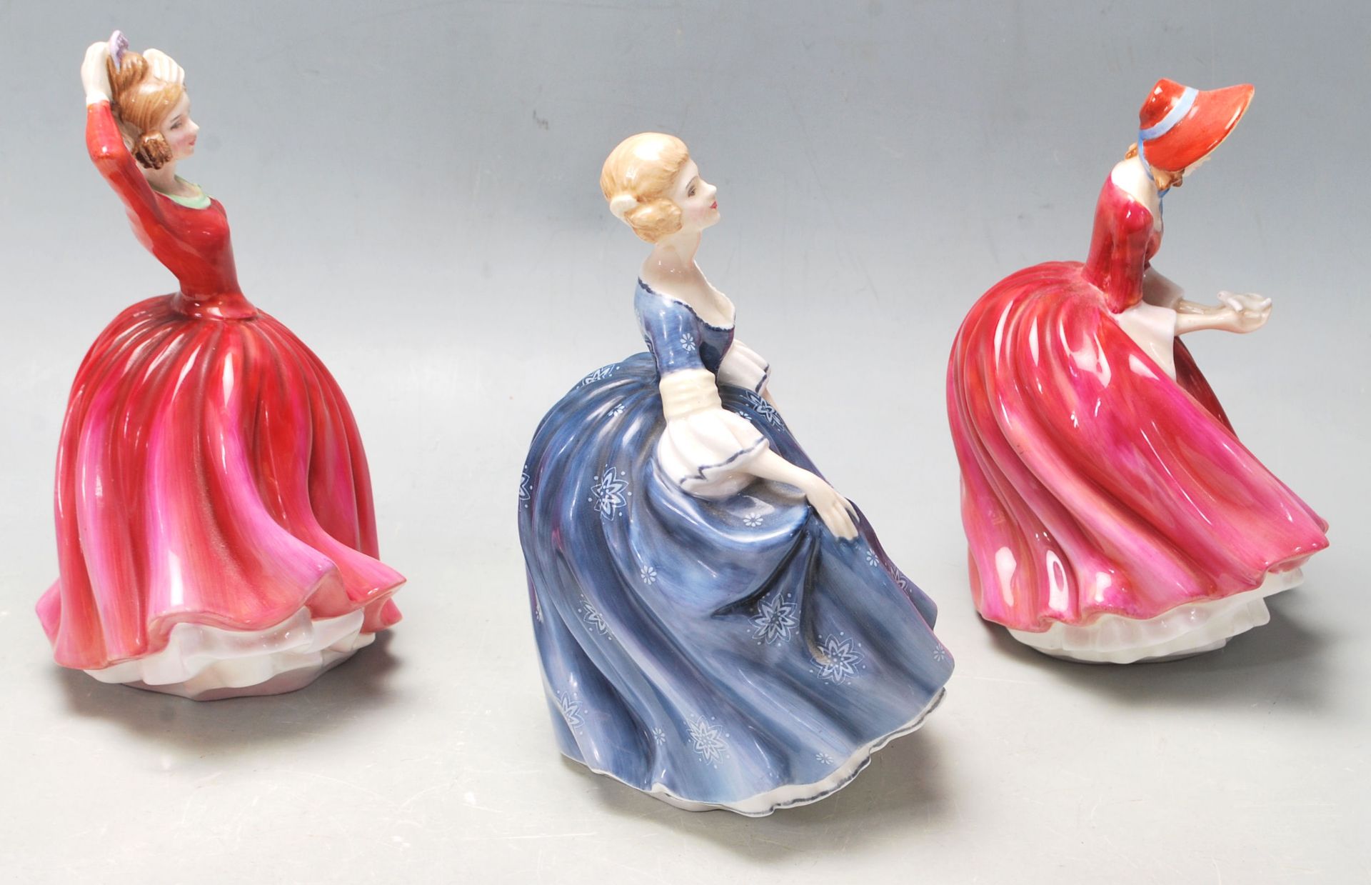 COLLECTION OF 3 FINE BONE CHINA PORCELAIN FIGURINES - Bild 2 aus 5