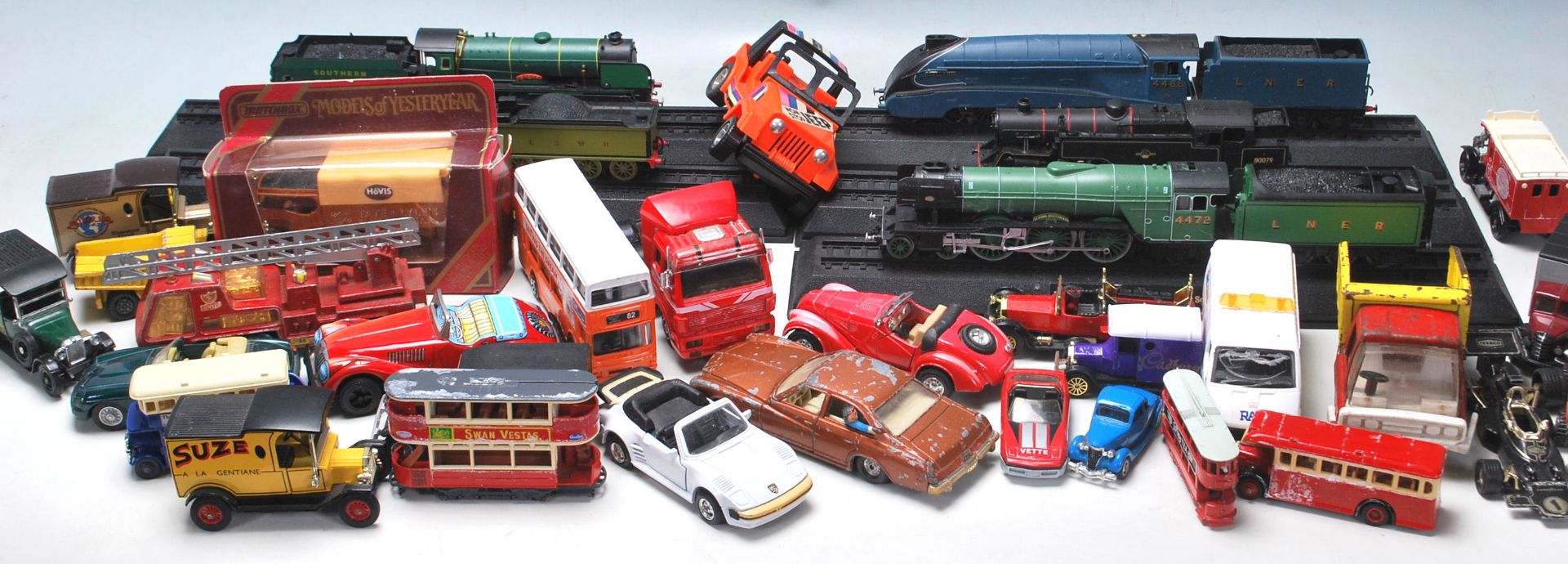 COLLECTION OF DIE CAST TOY CARS AND MODEL TRAINS - Bild 2 aus 10