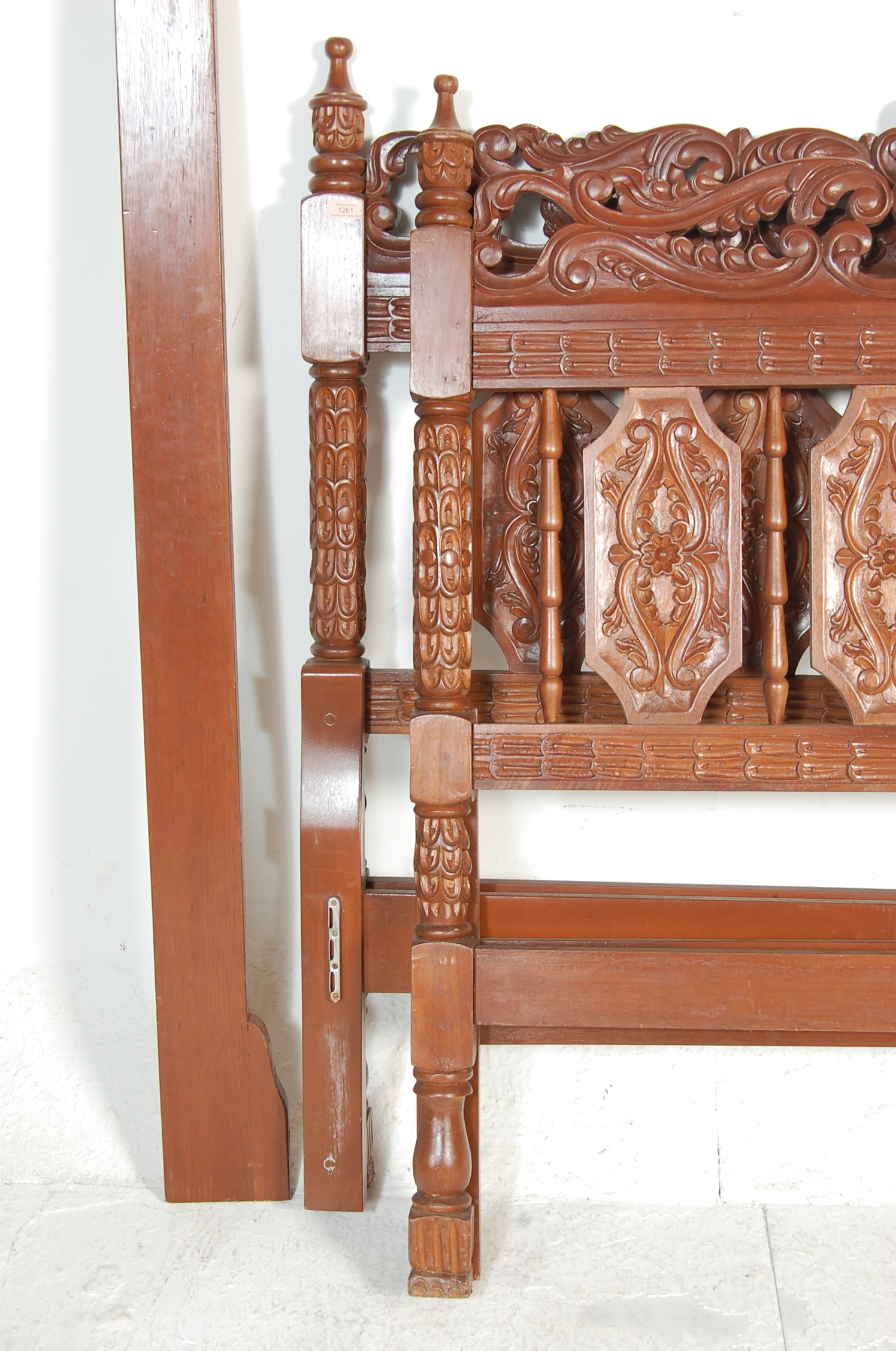 ANTIQUE STYLE LARGE MAHOGANY CARVED DOUBLE BED - Image 3 of 8