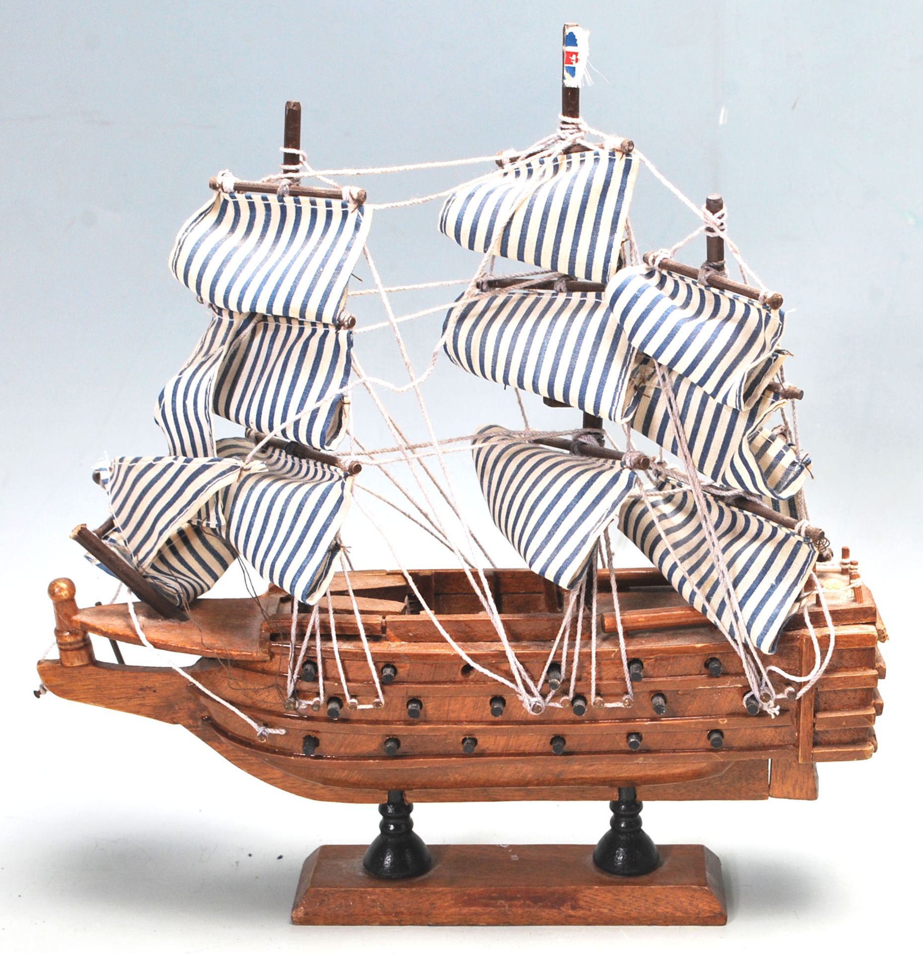 COLLECTION OF SCRATCH BUILT MODEL SAILING SHIPS / VESSELS - Bild 6 aus 7