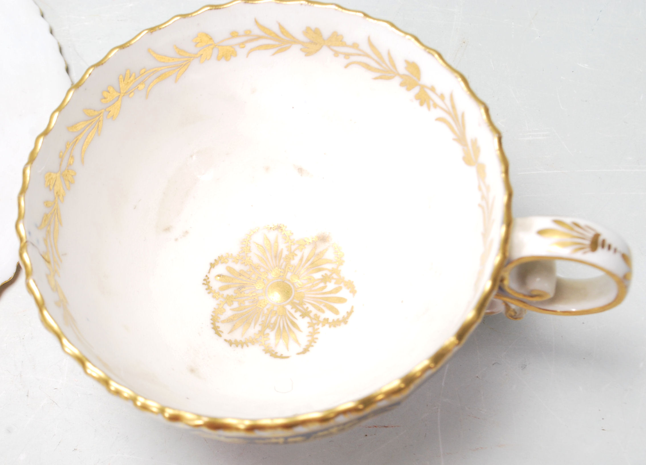 A 19TH CENTURY GEORGIAN COBALT BLUE AND GILT TEA CUP AND SAUCER - Image 5 of 8