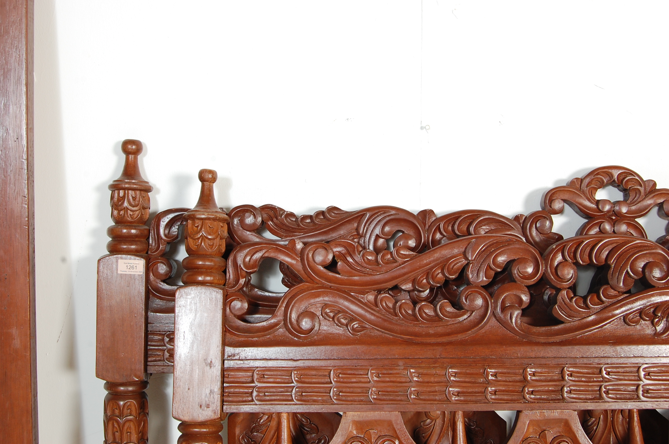 ANTIQUE STYLE LARGE MAHOGANY CARVED DOUBLE BED - Image 4 of 8