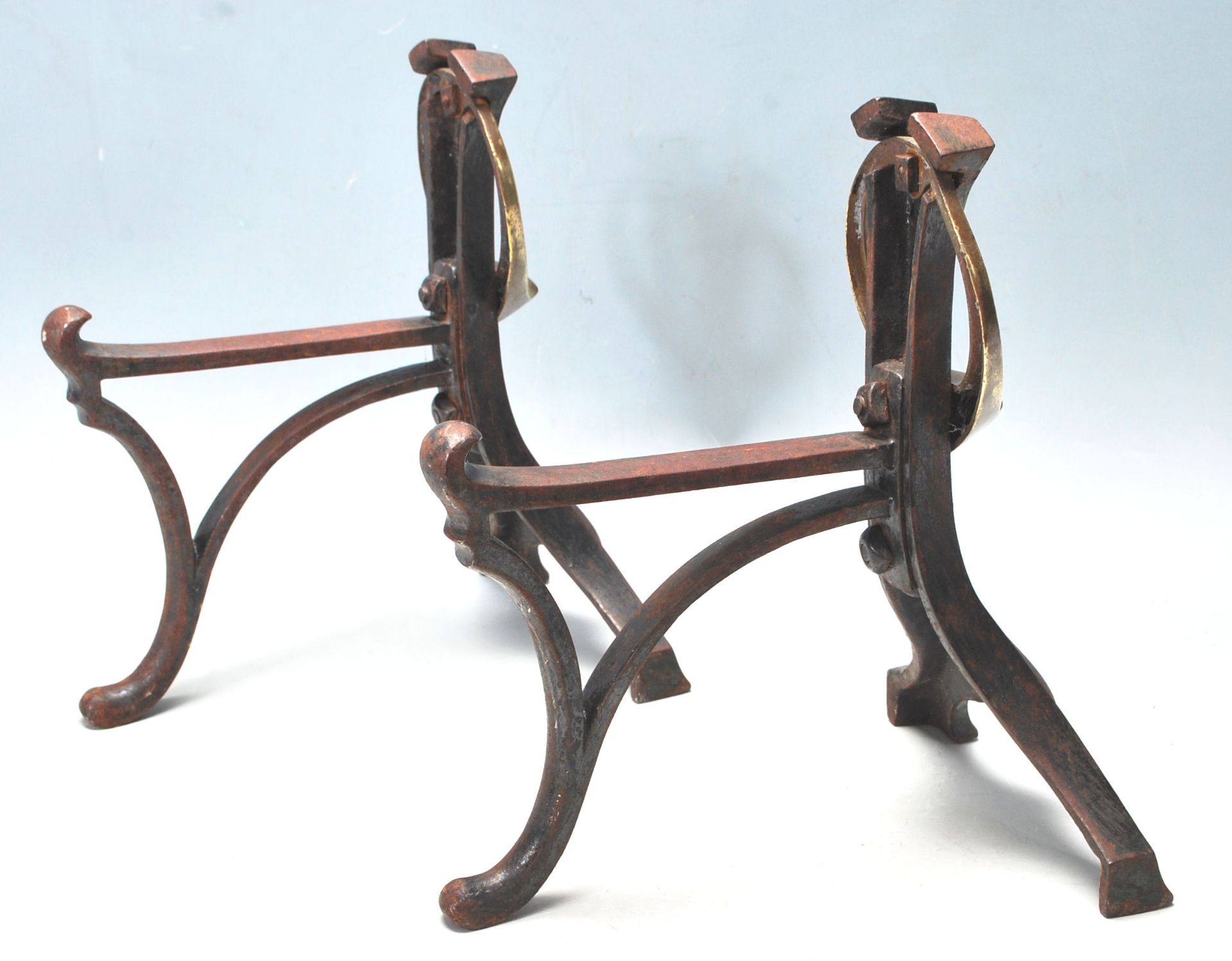 A PAIR OF VICTORIAN ART NOUVEAU IRON AND BRASS FIRE SIDE DOGS - Bild 5 aus 5