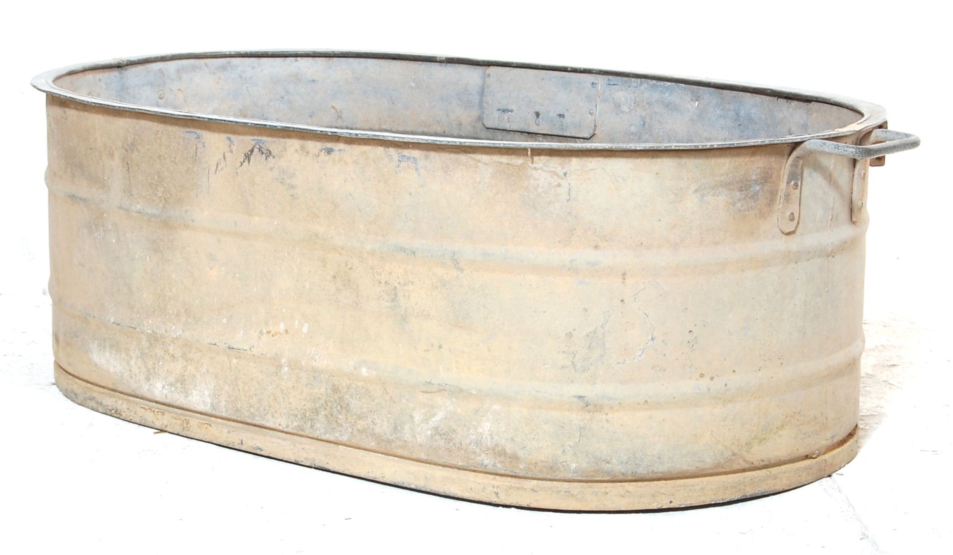 A RETRO 20TH CENTURY RECLAMATION YARD GALVANISED BATH