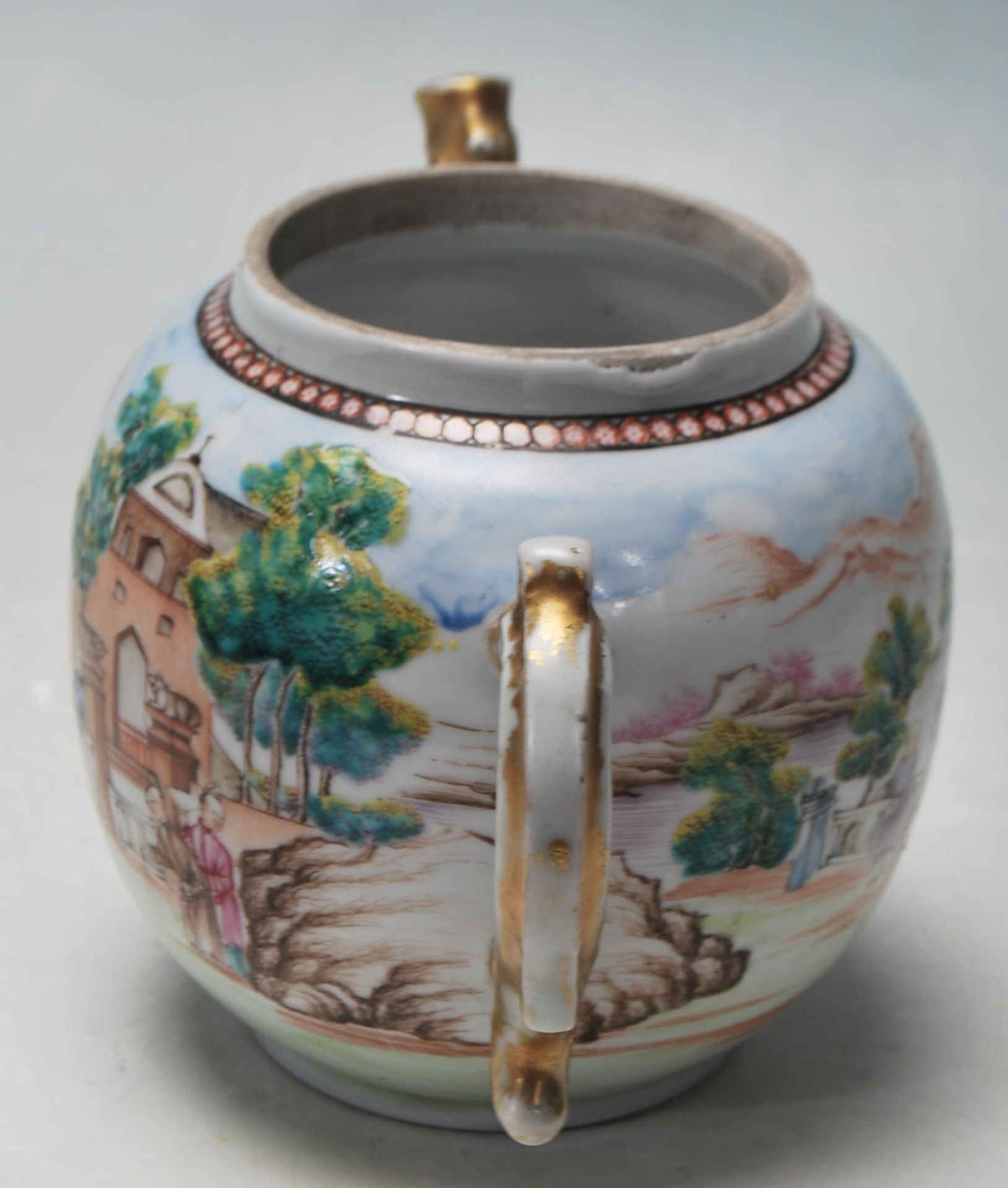 19TH CENTURY QIANLONG FAMILLE ROSE TEAPOT WITH FINE HANDPAINTED SCENES - Bild 4 aus 8