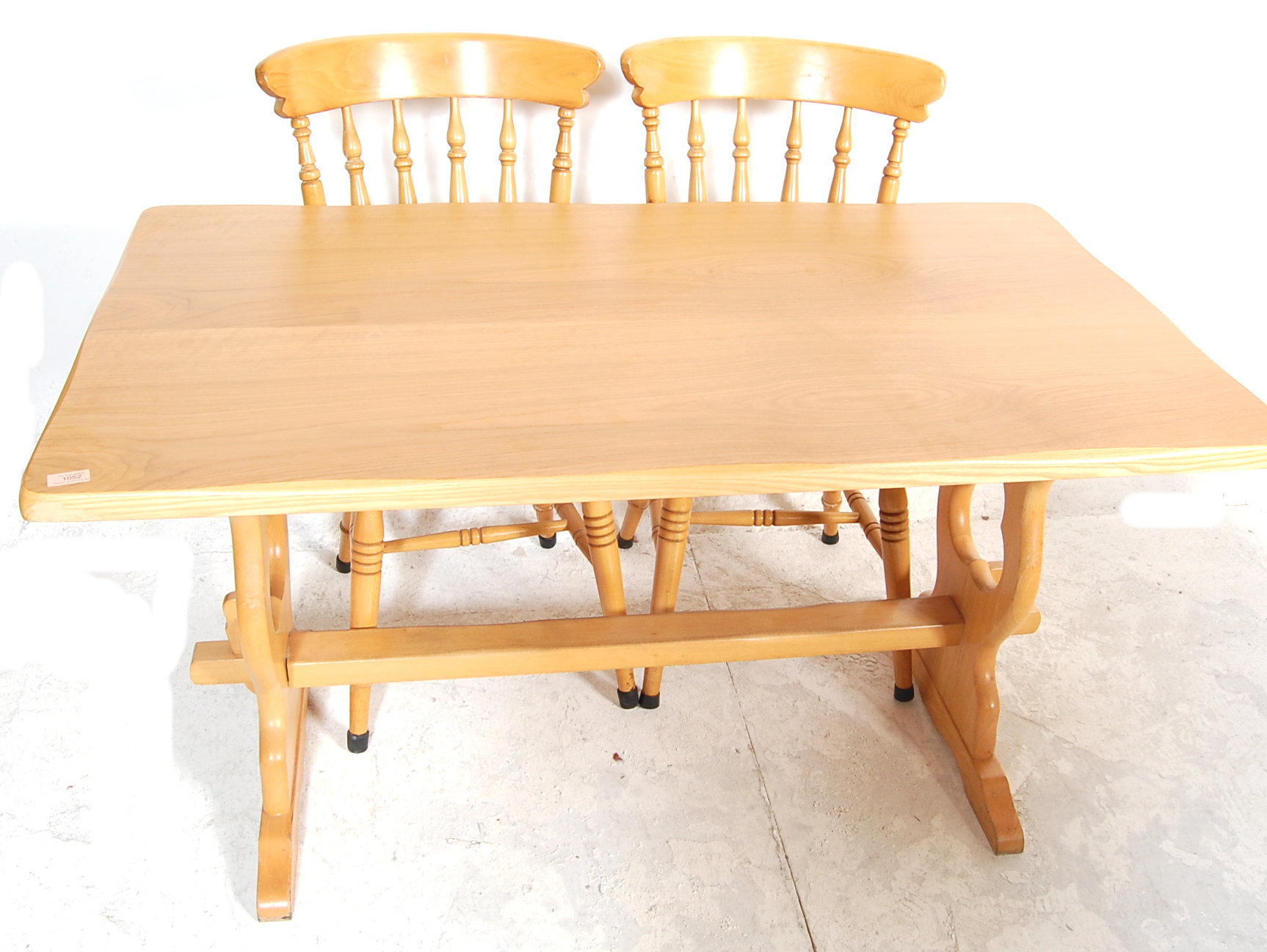 LATE 20TH CENTURY LIGHT OAK DINING TABLE AND CHAIRS. - Image 3 of 4