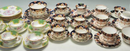 ENGLISH FINE BONE CHINA TEA SET / SERVICE GROSVENOR CHINA - YE OLD ENGLAND - ROYAL ALBION