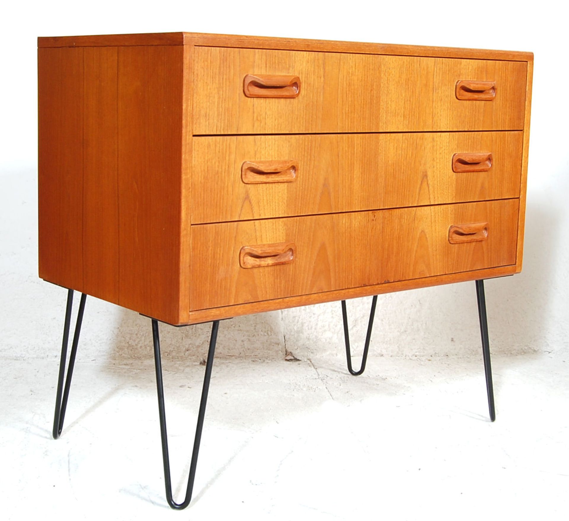 1970’S G-PLAN TEAK WOOD CHEST OF DRAWERS