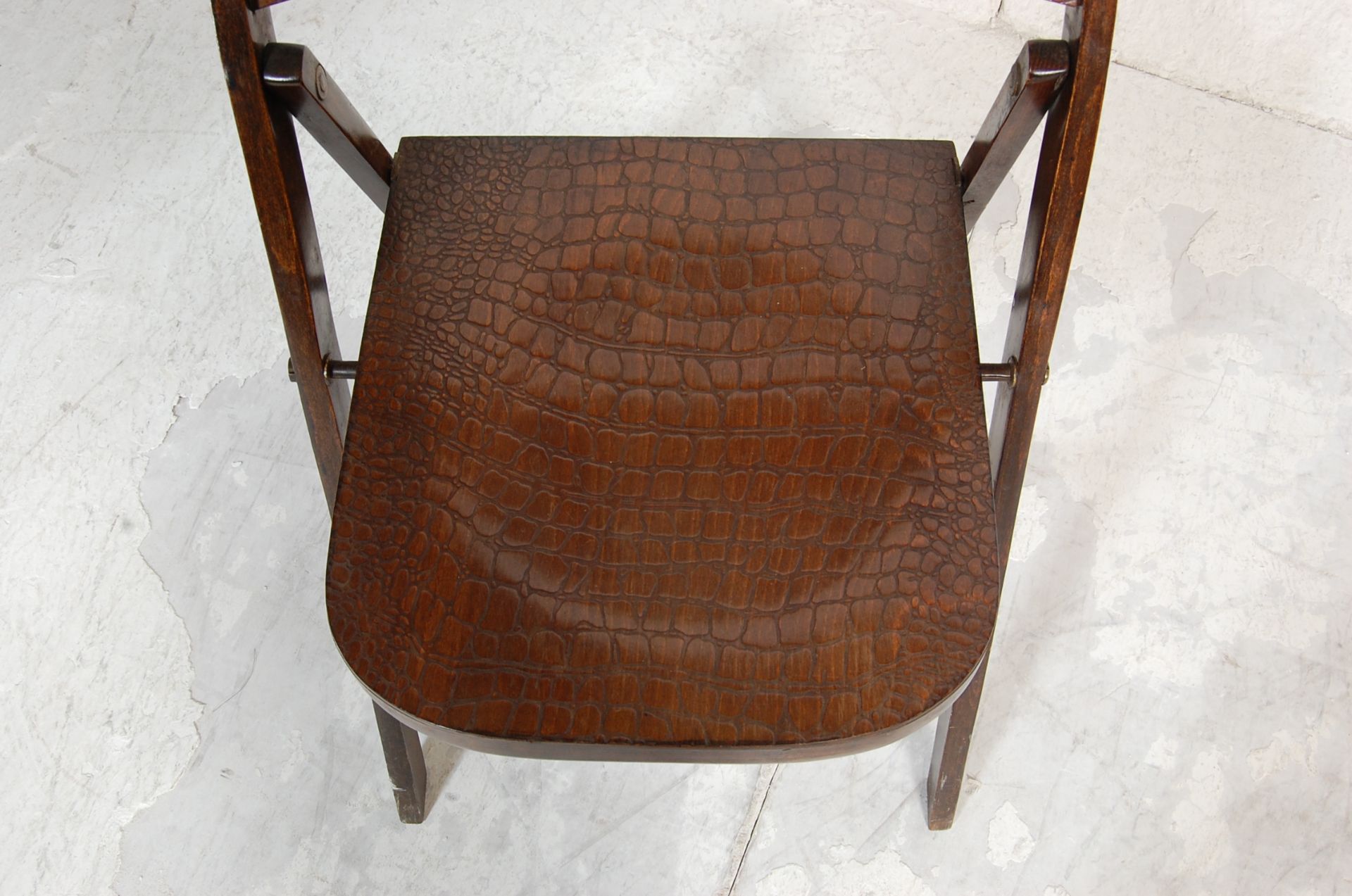 ART DECO CROCODILE SKIN EFFECT FOLDING CHAIR & SEWING BOX - Bild 7 aus 8