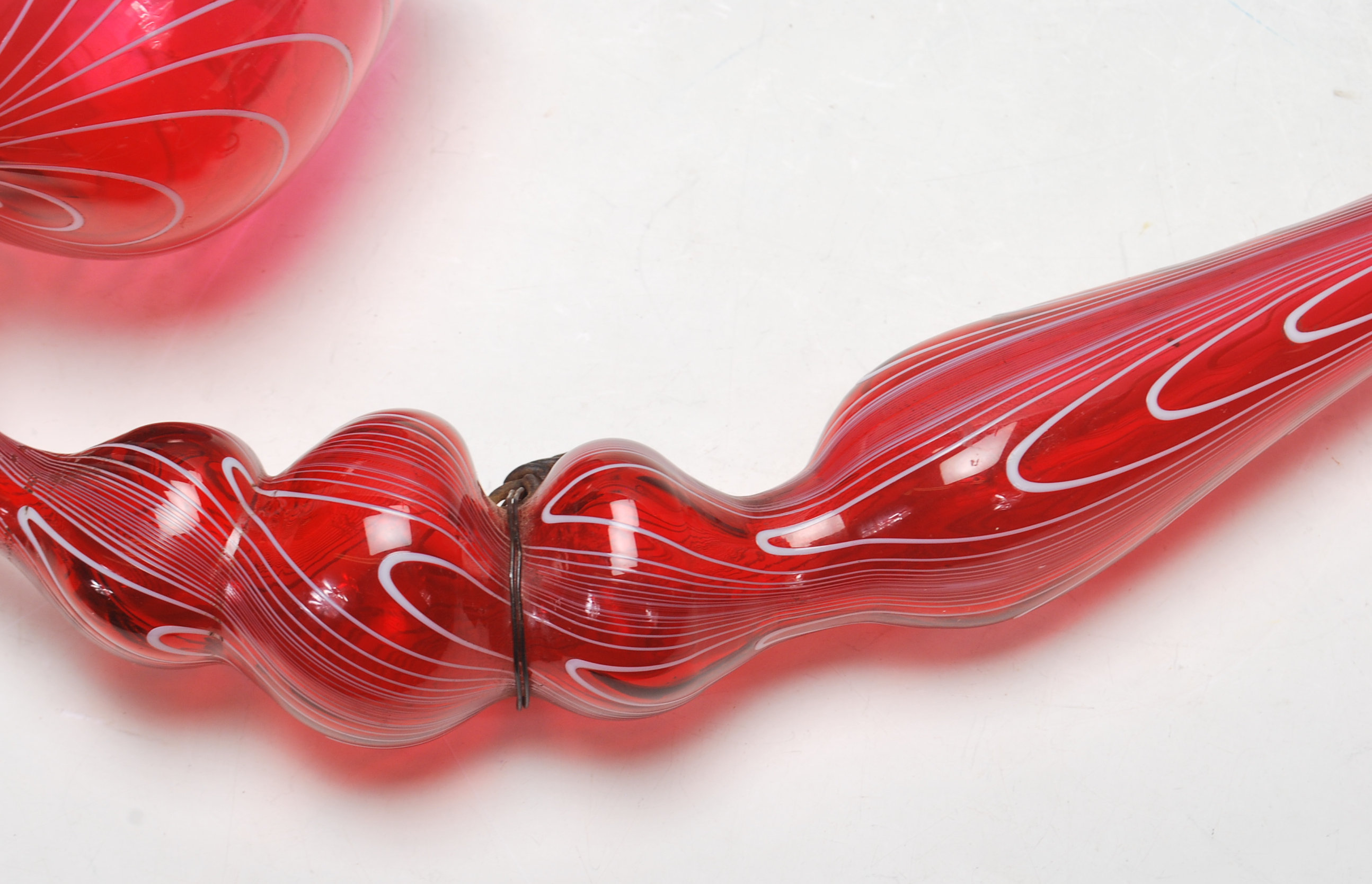 19TH CENTURY VICTORIAN NAILSEA CRANBERRY GLASS PIPE WITH ENAMEL PAINT DECORATION - Image 3 of 7