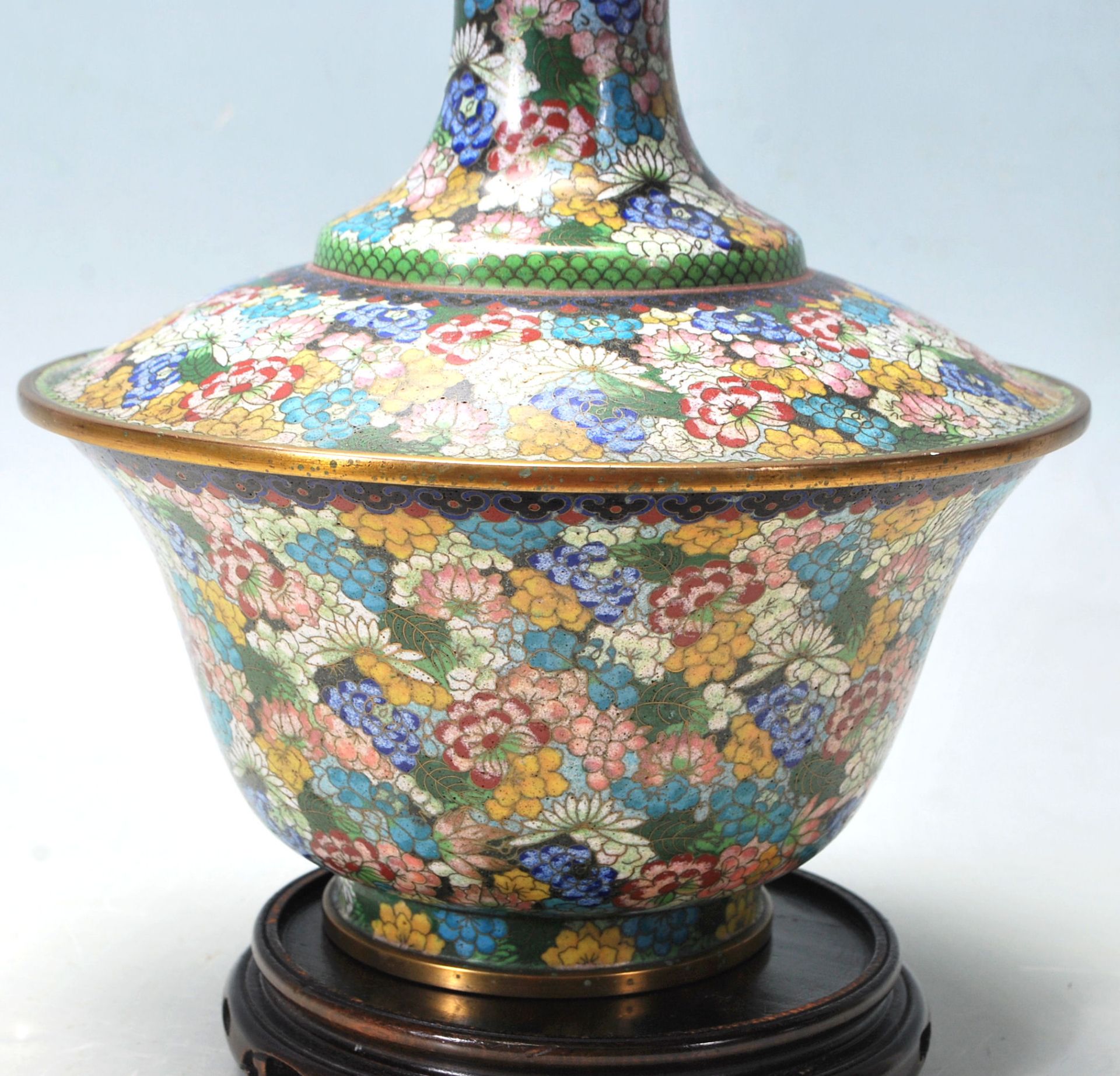 CHINESE CLOISONNE ENAMEL AND BRASS GU VASE - Bild 3 aus 9