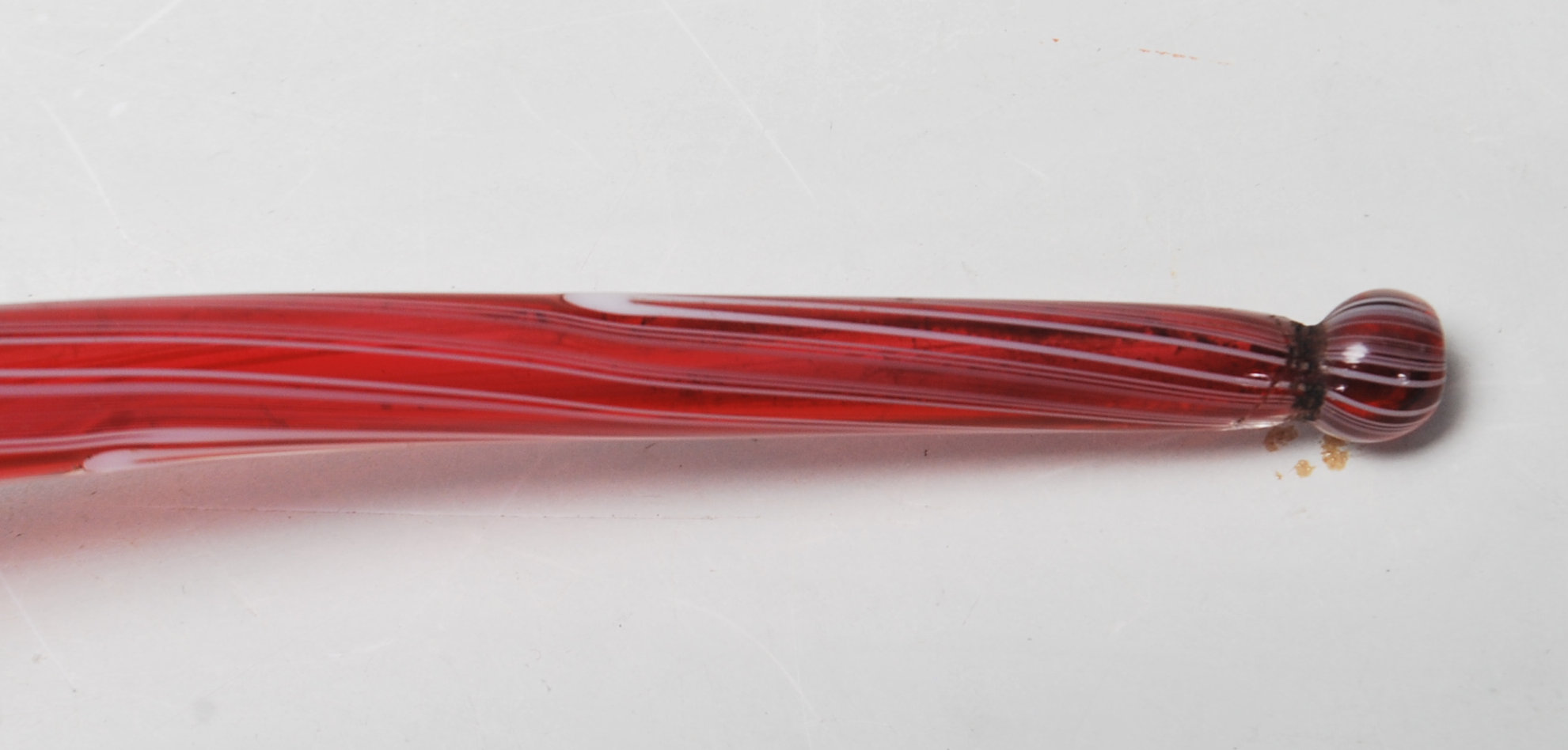 19TH CENTURY VICTORIAN NAILSEA CRANBERRY GLASS PIPE WITH ENAMEL PAINT DECORATION - Image 5 of 7