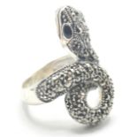 A STAMPED 925 SILVER DRESS RING IN THE FORM OF A COILED SNAKE.