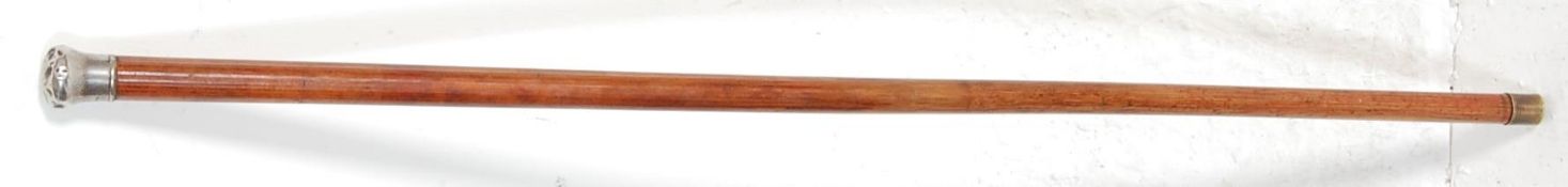 A LATE 19TH CENTURY VICTORIAN WALNUT WALKING STICK