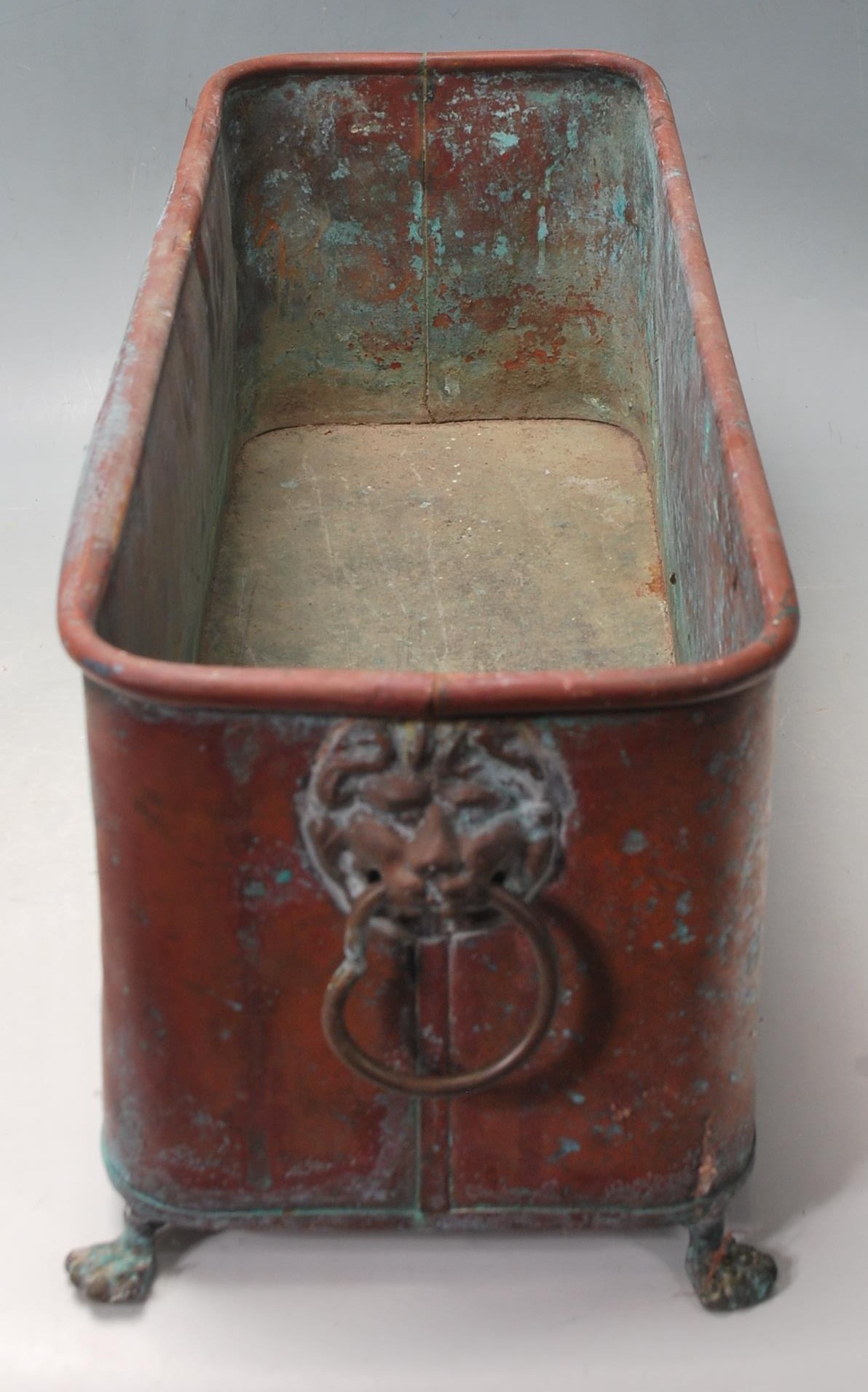 ANTIQUE COOPER PLANTER TROUGH WITH LION HANDLES AND CLAW FEET - Image 5 of 6