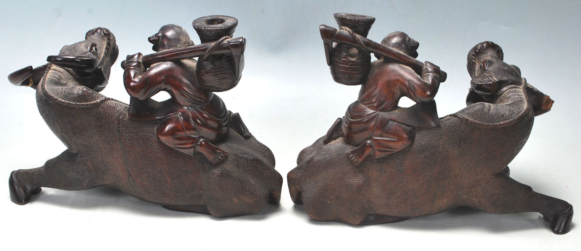 A PAIR OF EARLU 20TH CENTURY CHINESE BULL WITH A BOY SITTING ON HIS BACK - Bild 7 aus 8