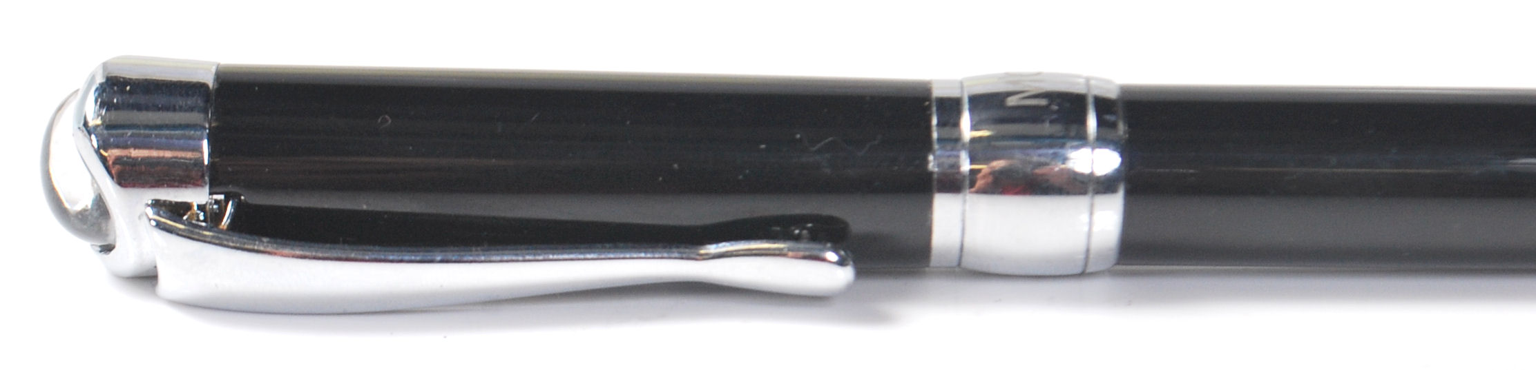 A MONTHBLANC BLACK AND WHITE METAL FOUNTAIN PEN - Image 5 of 8