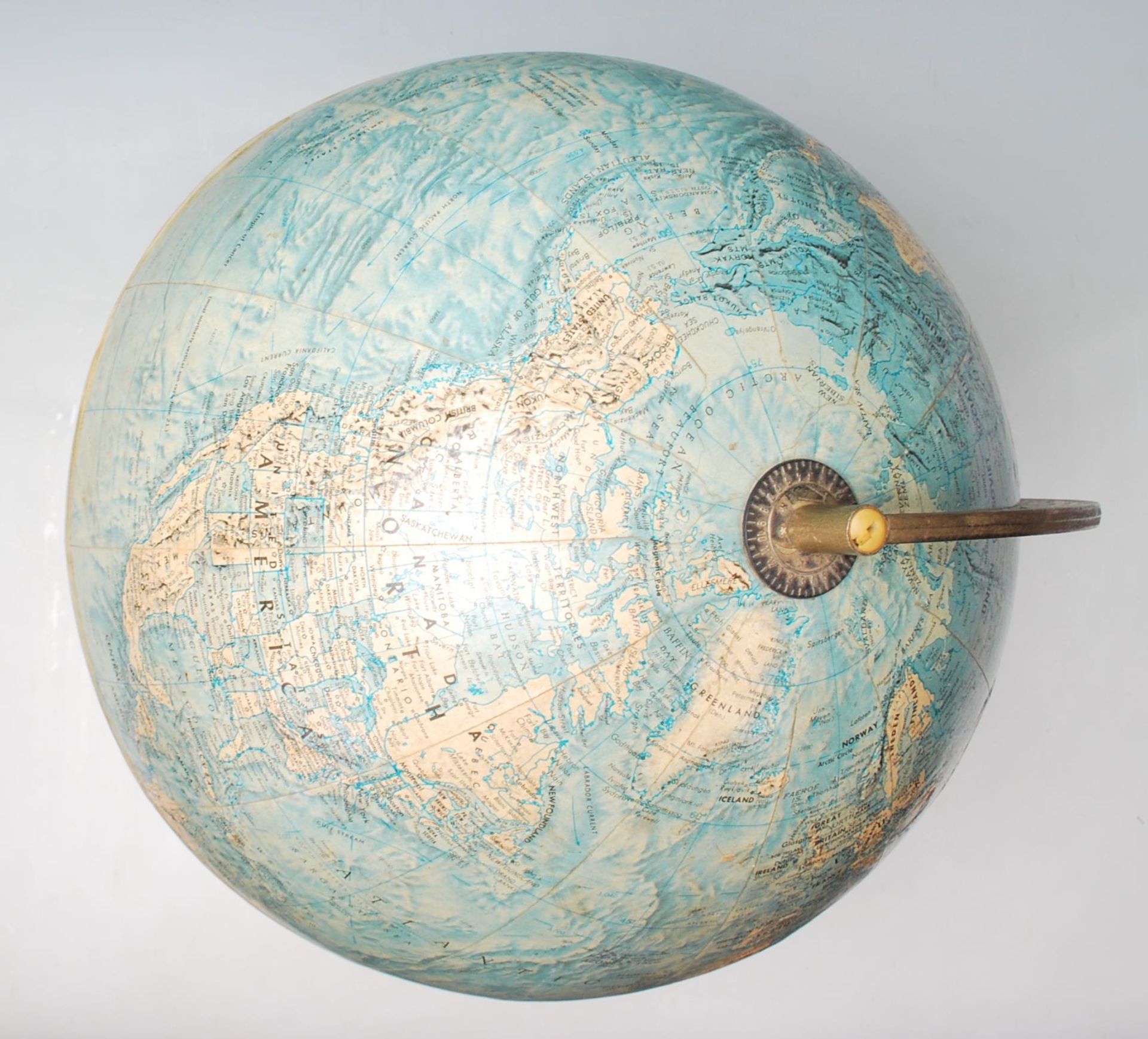 1970’S DANISH SCAN GLOBE WITH ARCH SUPPORT AND CIRCULAR TEAK WOOD BASE - Bild 4 aus 5