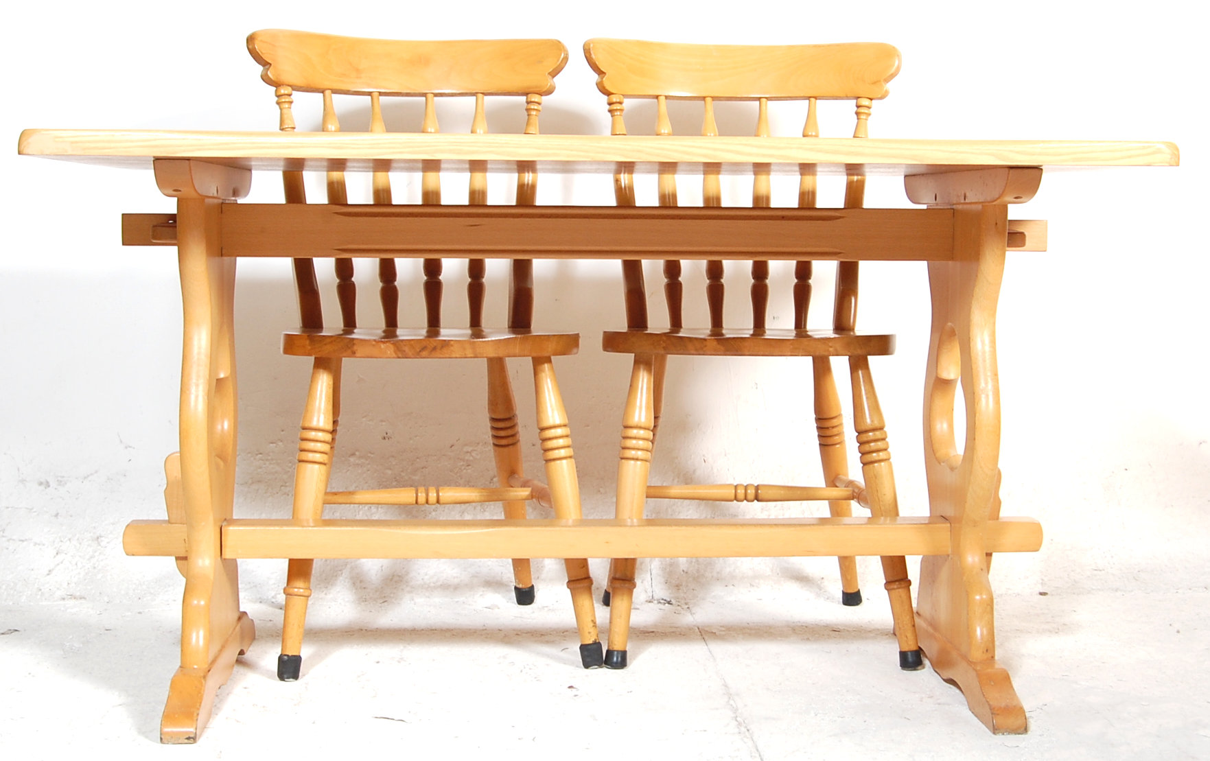 LATE 20TH CENTURY LIGHT OAK DINING TABLE AND CHAIRS. - Image 2 of 4