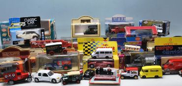 LARGE COLLECTION OF VINTAGE DIE CAST TOYS / CARS