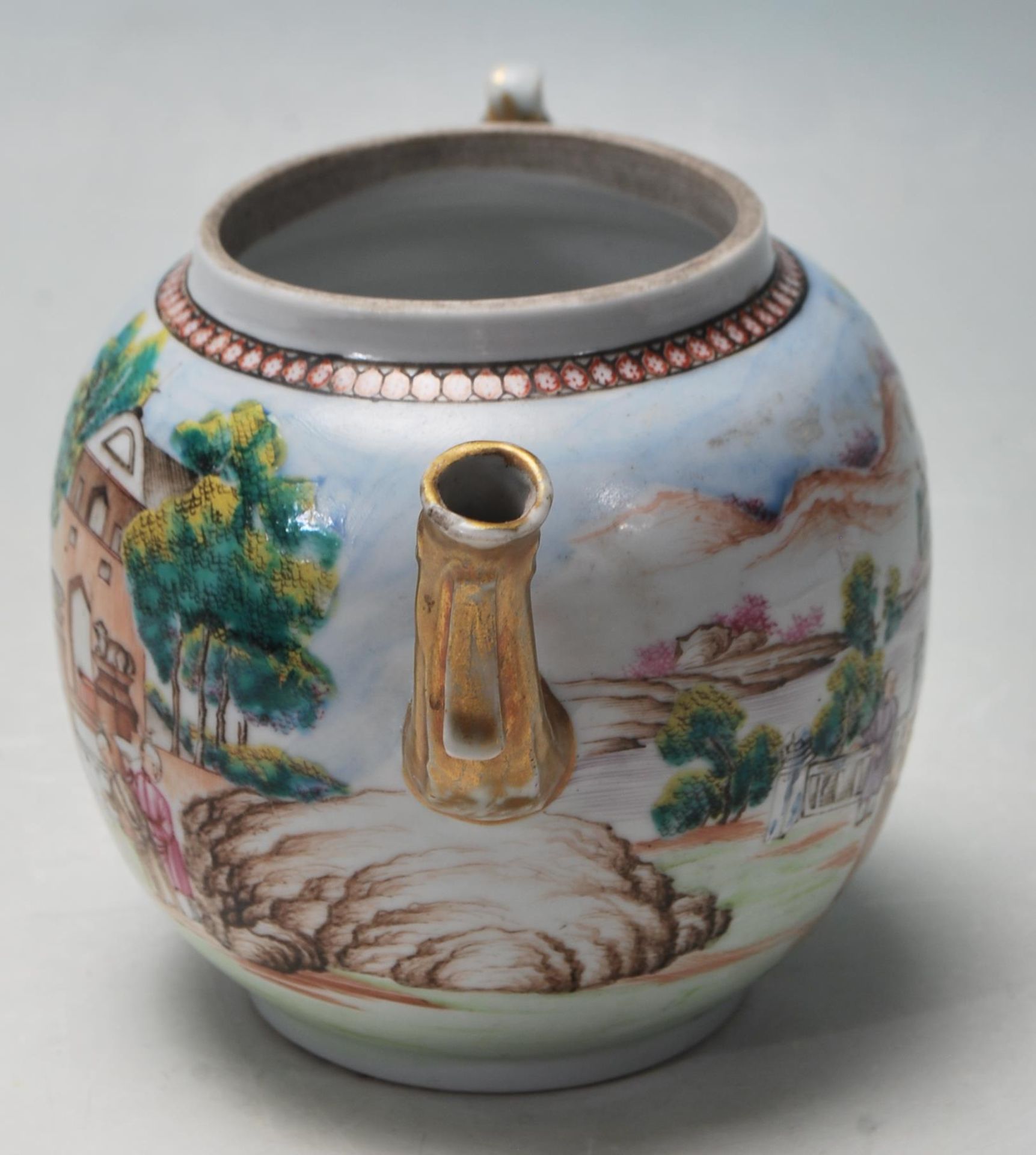 19TH CENTURY QIANLONG FAMILLE ROSE TEAPOT WITH FINE HANDPAINTED SCENES - Bild 2 aus 8