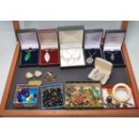 COLLECTION OF VINTAGE COSTUME AND SILVER JEWELLERY