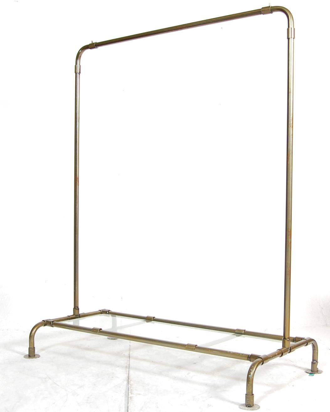 A RETRO 20TH CENTURY HABERDASHERY SHOP FLOOR STANDING CLOTHES RAIL - Image 3 of 3