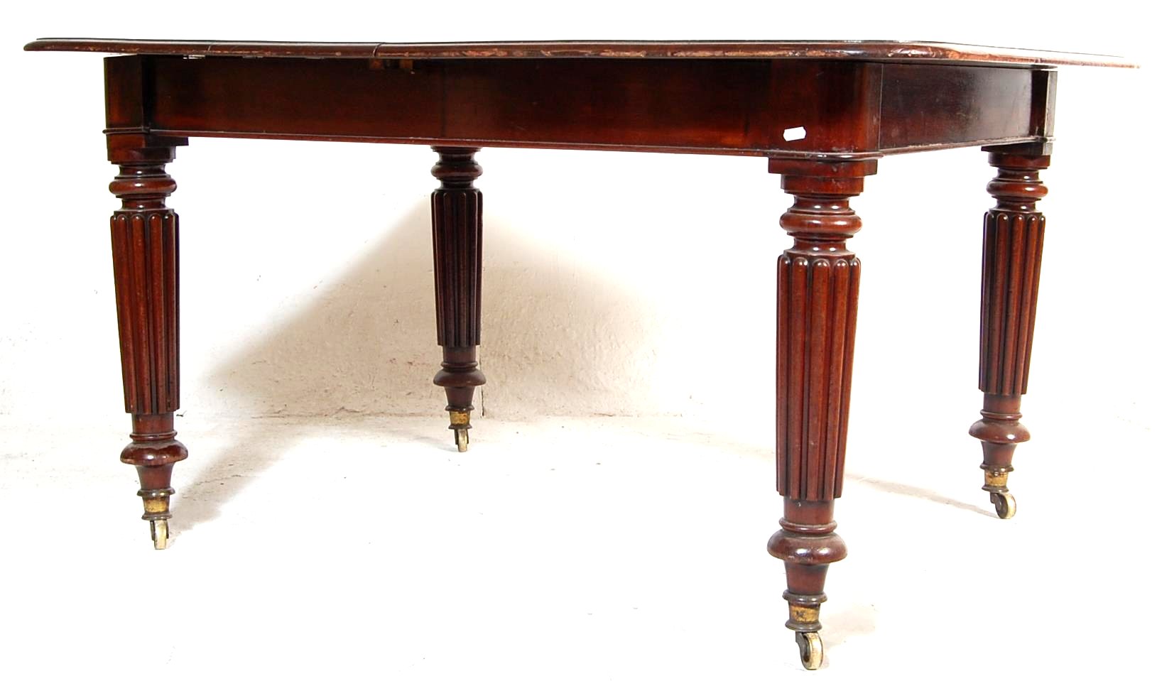 19TH CENTURY VICTORIAN SOLID MAHOGANY DINING TABLE