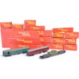 COLLECTION OF ASSORTED TRIANG 00 GAUGE MODEL RAILWAY