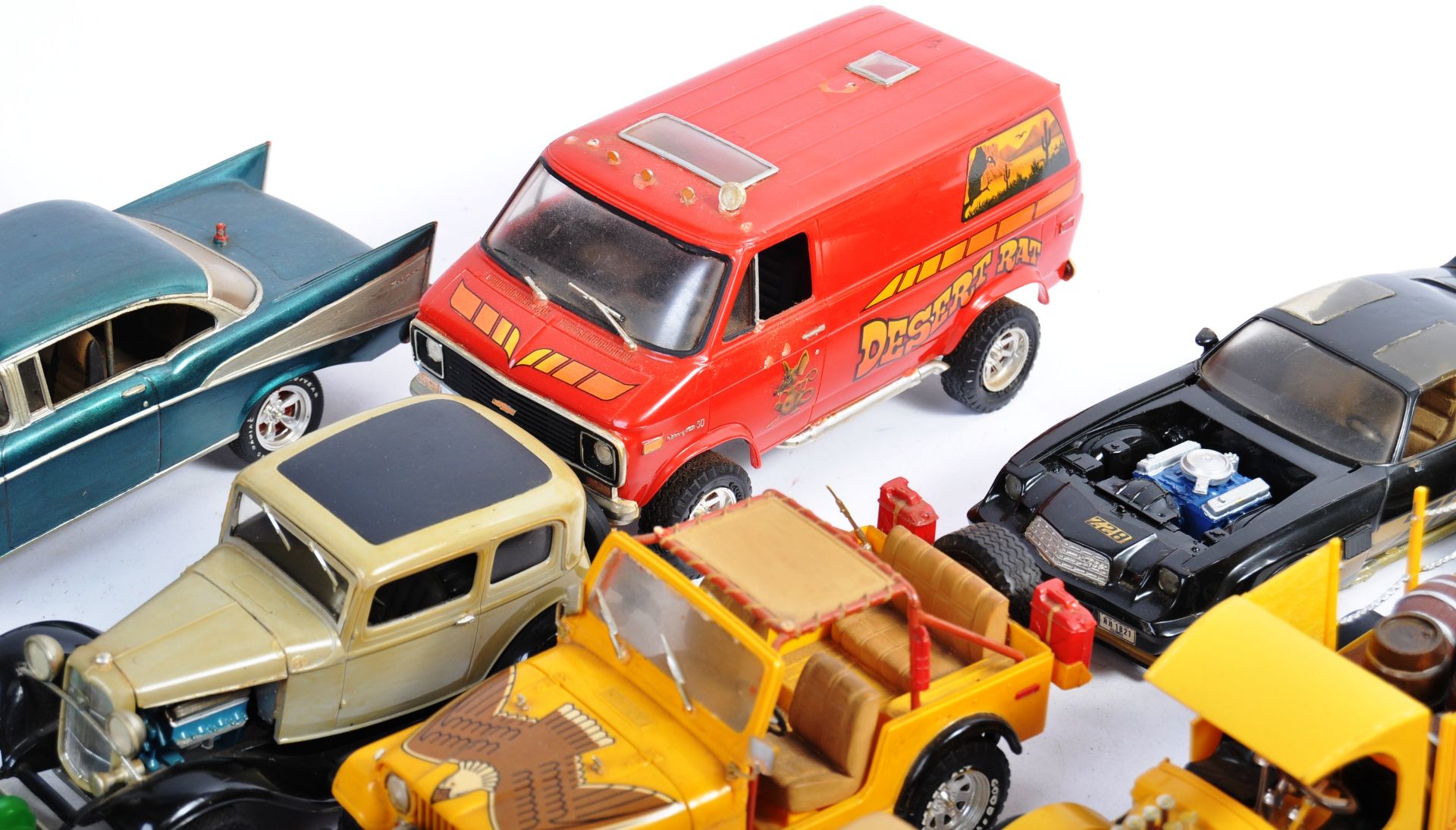 LARGE COLLECTION OF ASSORTED VEHICLE PLASTIC MODEL KITS - Bild 5 aus 5