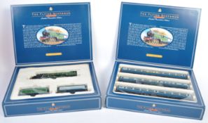 HORNBY 00 GAUGE ' THE FLYING SCOTSMAN ' LOCO AND X3 COACHES