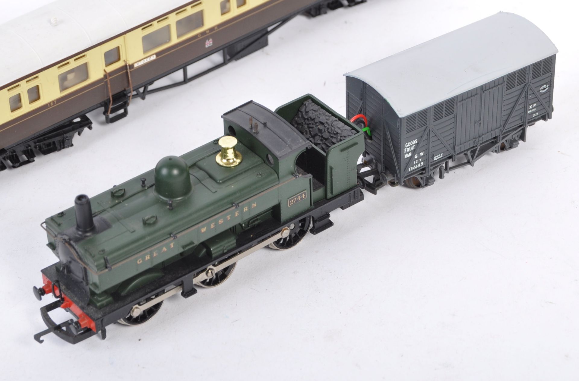 COLLECTION OF 00 GAUGE MODEL RAILWAY LOCOMOTIVES - Bild 2 aus 4