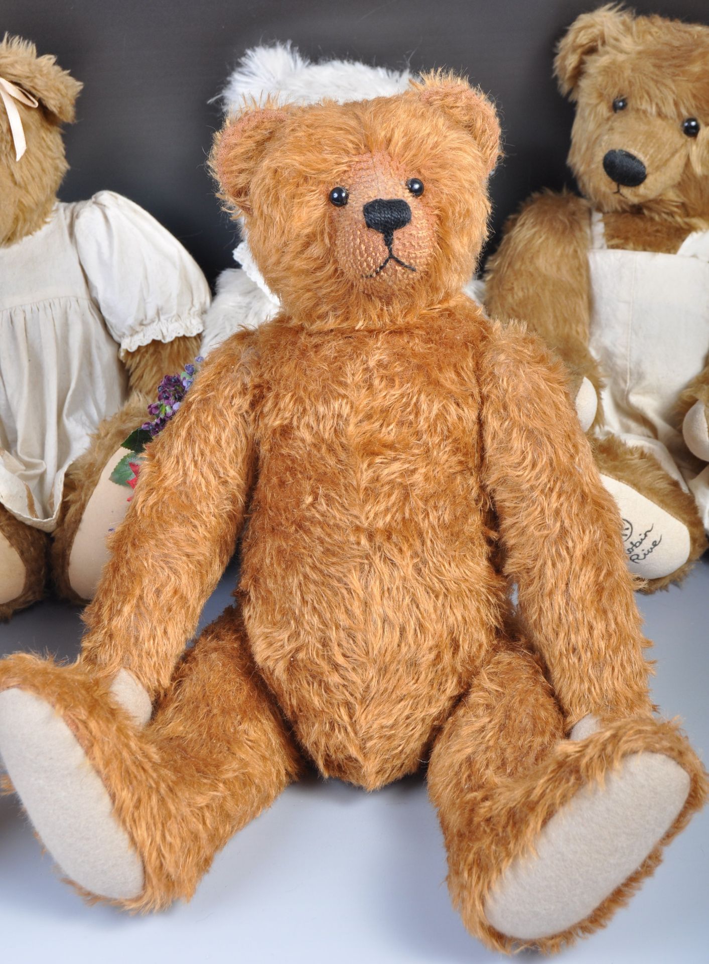 COLLECTION OF ROBIN RIVE AND CHARNWOOD TEDDY BEARS - Bild 3 aus 7