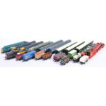 COLLECTION OF ASSORTED 00 GAUGE TRAINSET LOCO'S & CARRIAGES