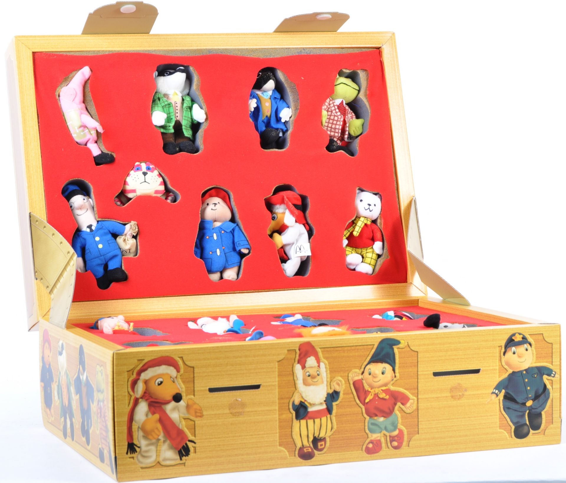 ORIGINAL MCDONALDS 2001 LIMITED EDITION TV FAVOURITES CASE AND EIGHTEEN FIGURES