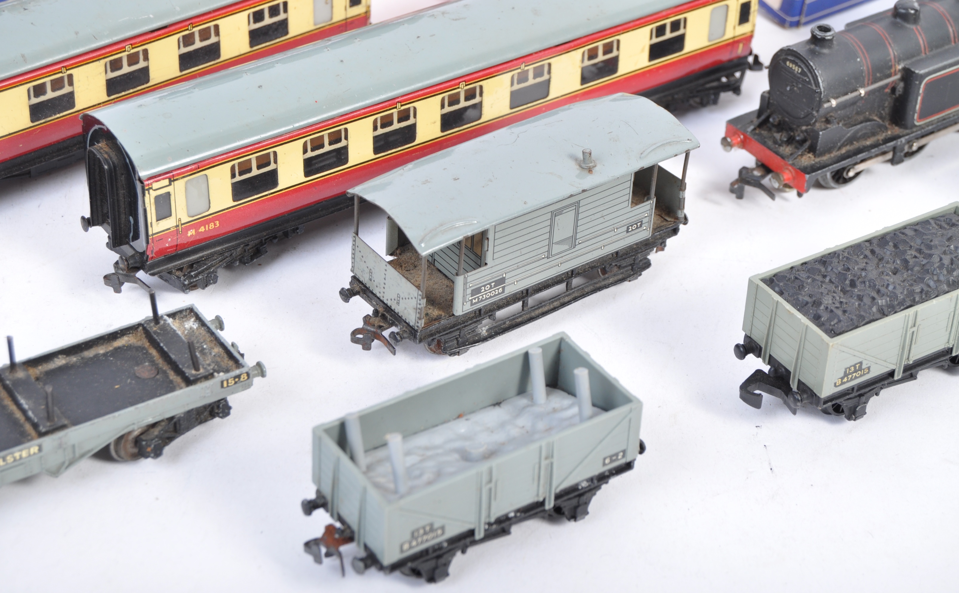 COLLECTION OF ORIGINAL VINTAGE HORNBY DUBLO TRAINS - Image 4 of 6