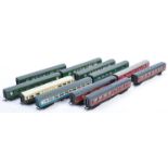 COLLECTION OF HORNBY 00 GAUGE LOCOMOTIVE CARRIAGES