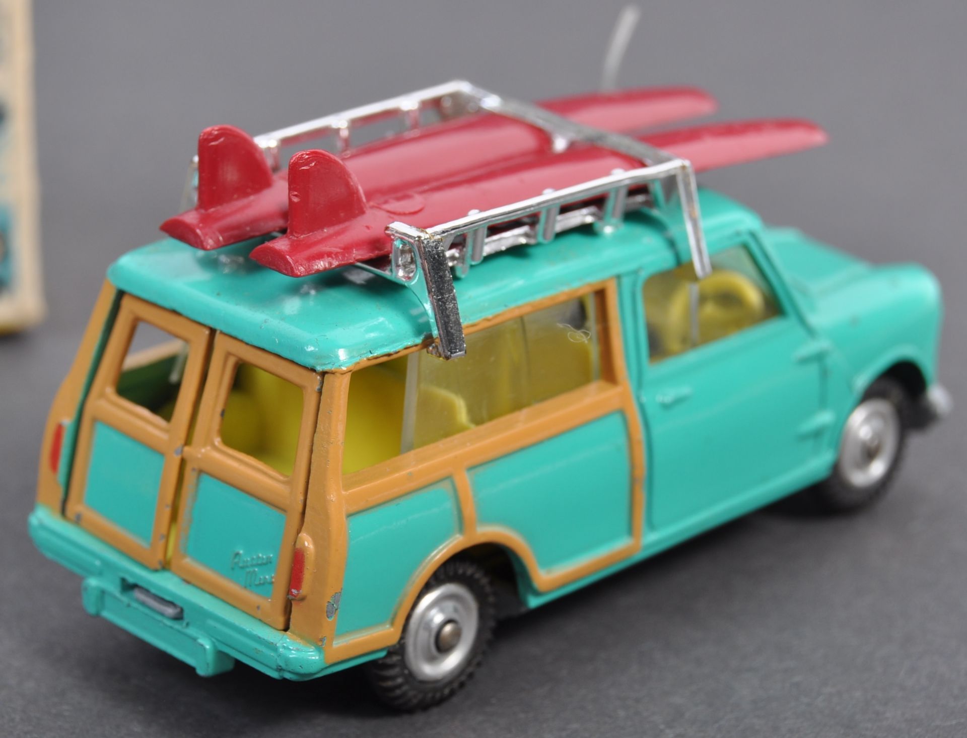 VINTAGE CORGI TOYS DIECAST MODEL SURFING BMC MINI - Bild 3 aus 7