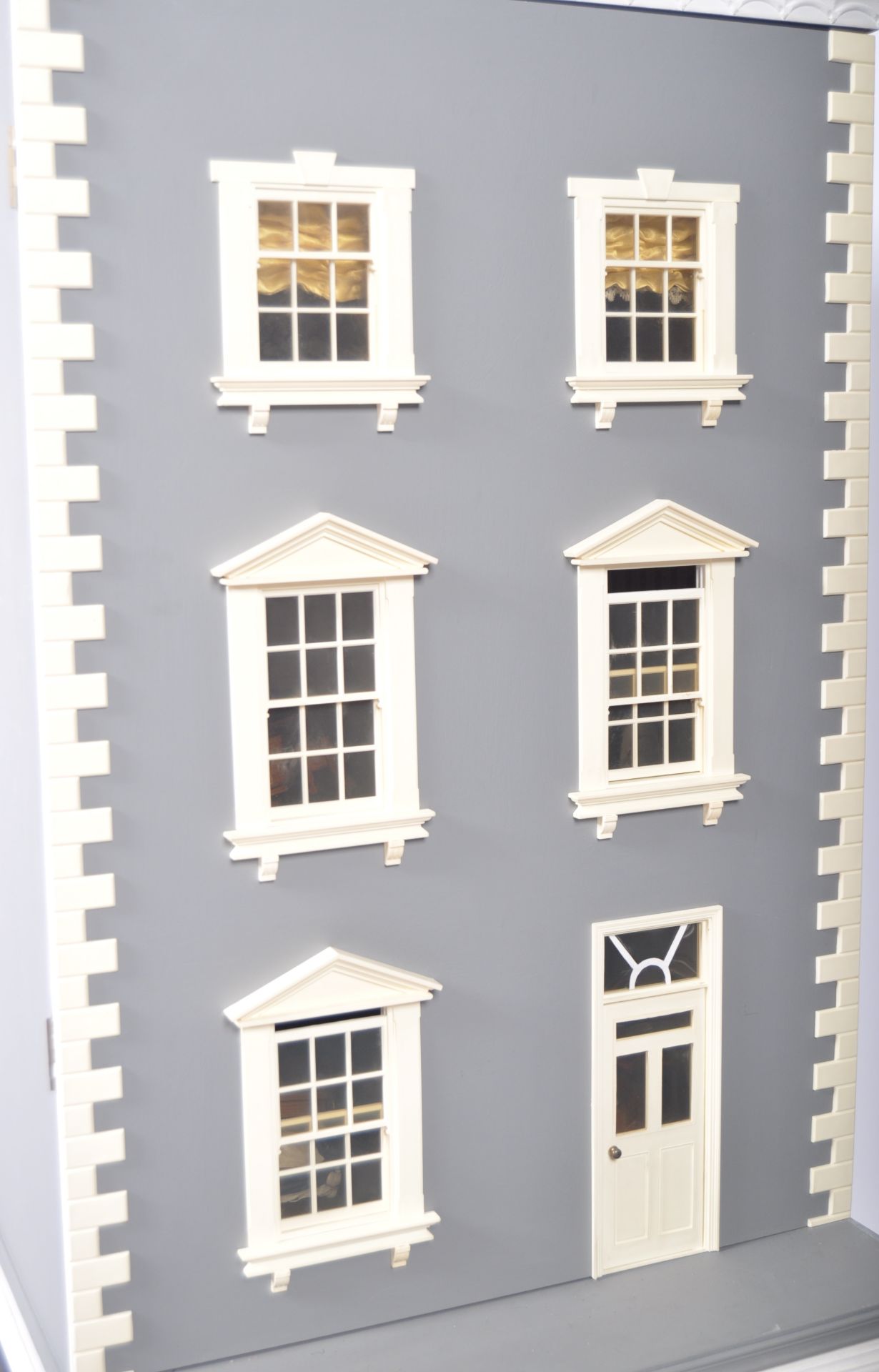 CHARMING VICTORIAN TOWNHOUSE STYLE DOLL'S HOUSE - Image 19 of 19