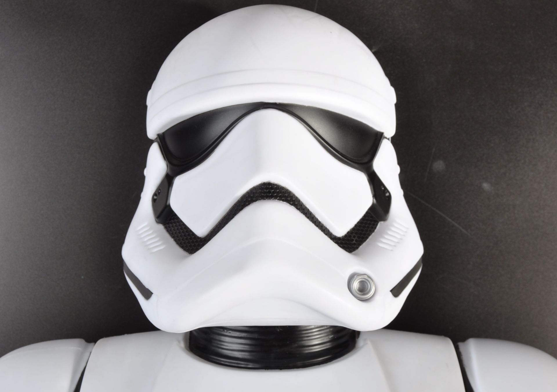 IMPRESSIVE STAR WARS FIRST ORDER STORMTROOPER DISP - Bild 7 aus 8