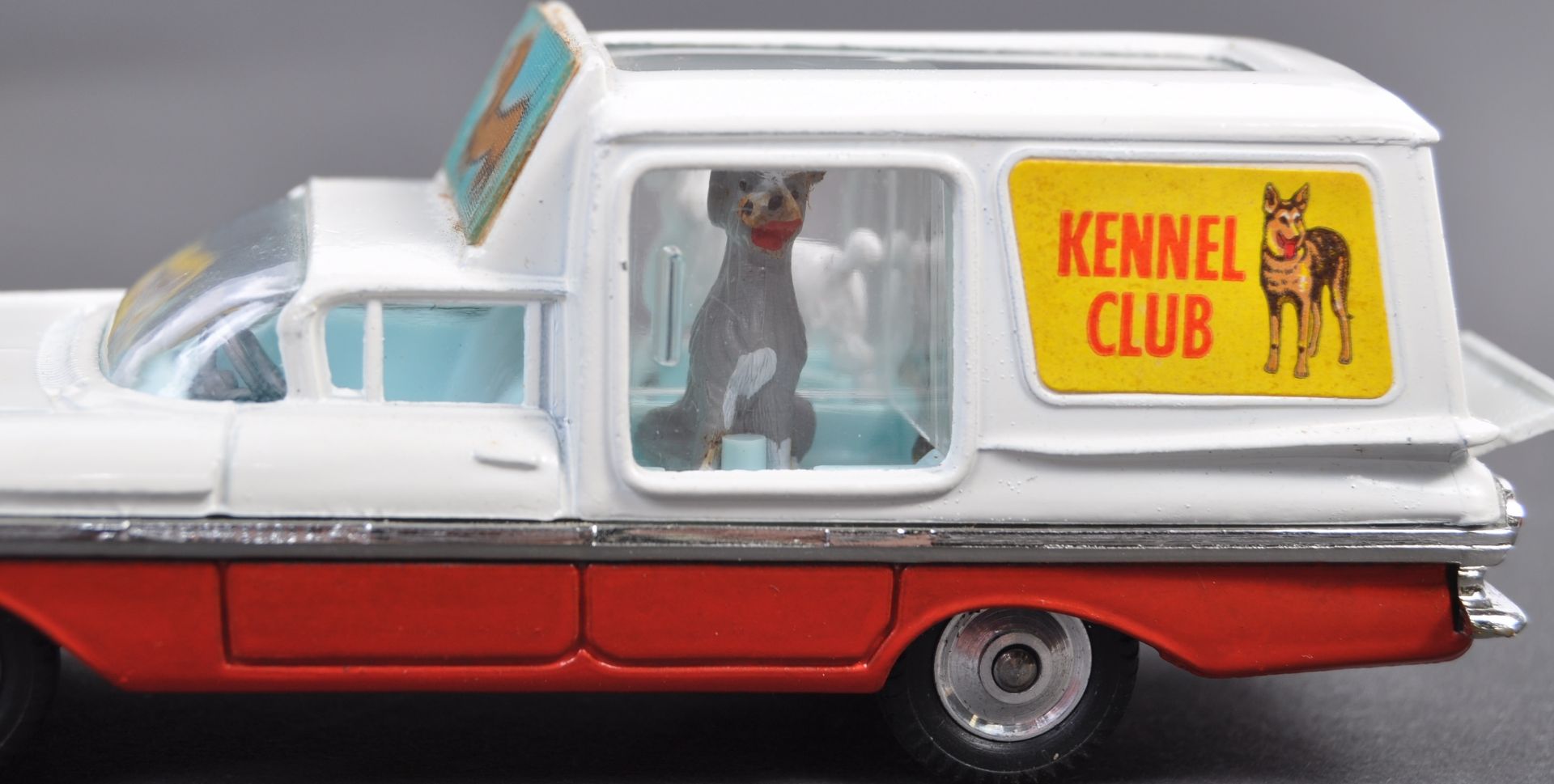 VINTAGE CORGI TOYS BOXED DIECAST MODEL 465 KENNEL - Bild 5 aus 7