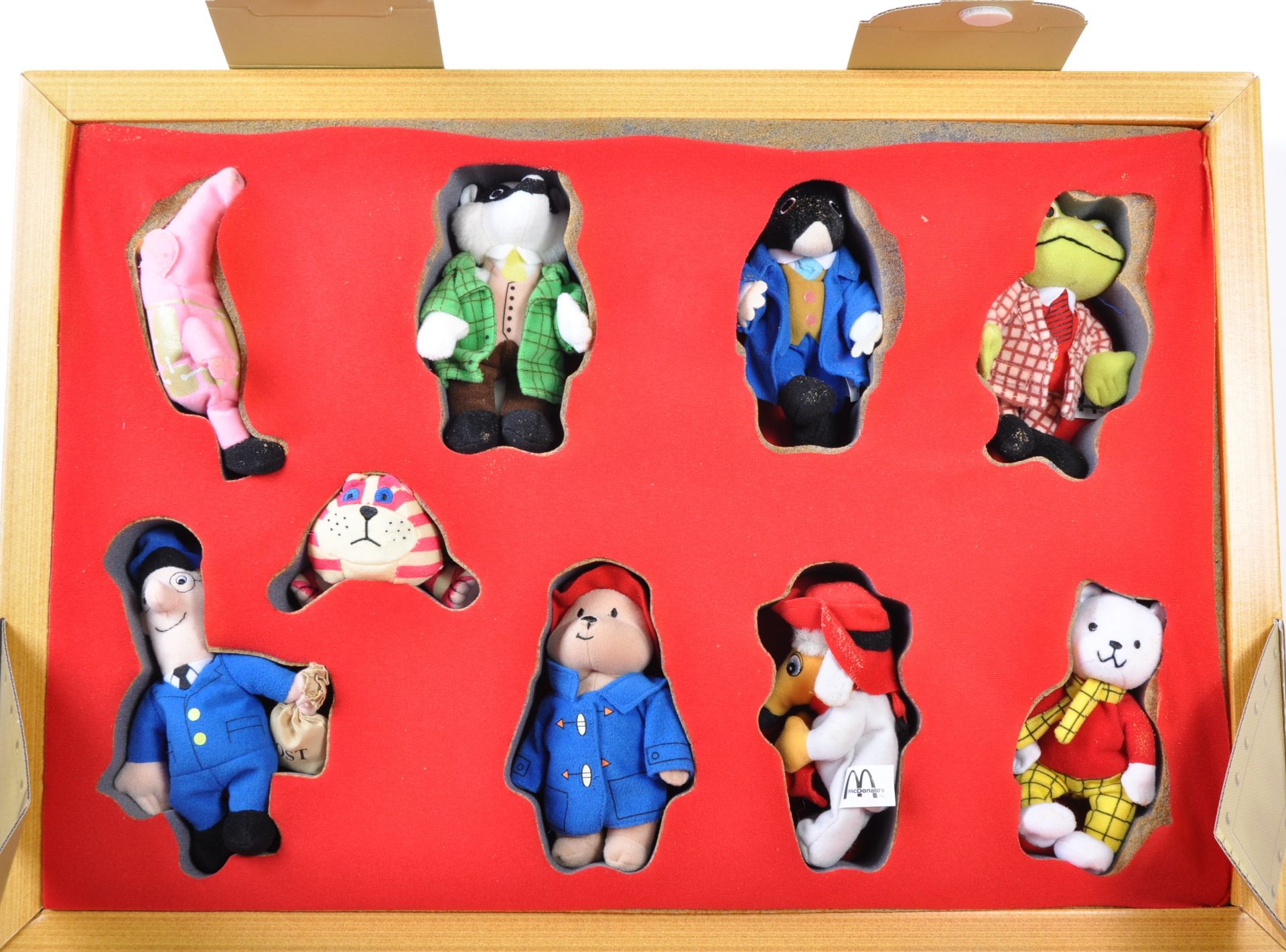 ORIGINAL MCDONALDS 2001 LIMITED EDITION TV FAVOURITES CASE AND EIGHTEEN FIGURES - Bild 2 aus 5