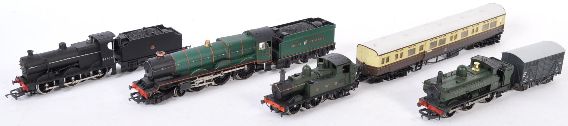 COLLECTION OF 00 GAUGE MODEL RAILWAY LOCOMOTIVES