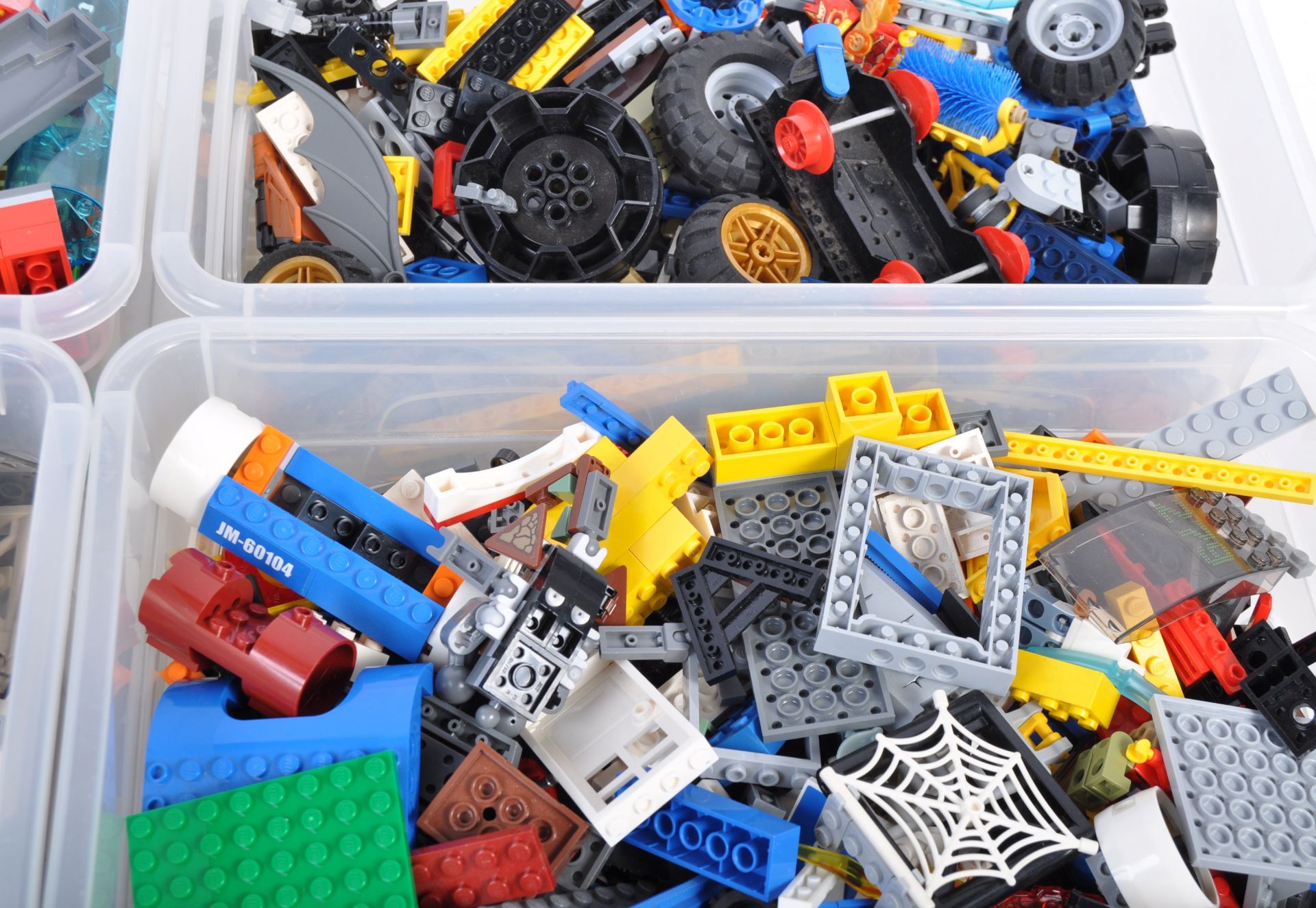 LARGE COLLECTION OF ASSORTED LEGO PIECES AND MINIFIGURES - Bild 3 aus 6